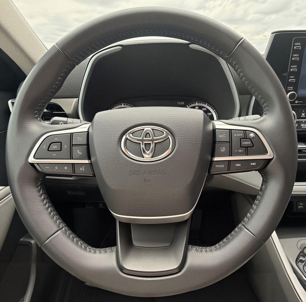 Toyota Highlander Hybrid  2022