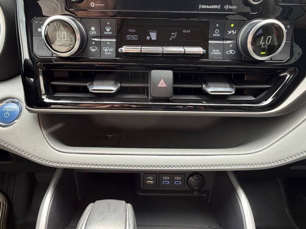 Toyota Highlander Hybrid  2022