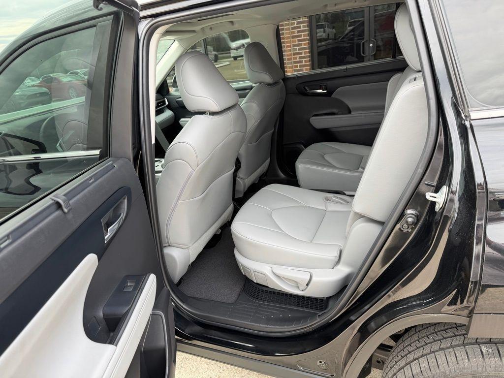 Toyota Highlander Hybrid  2022