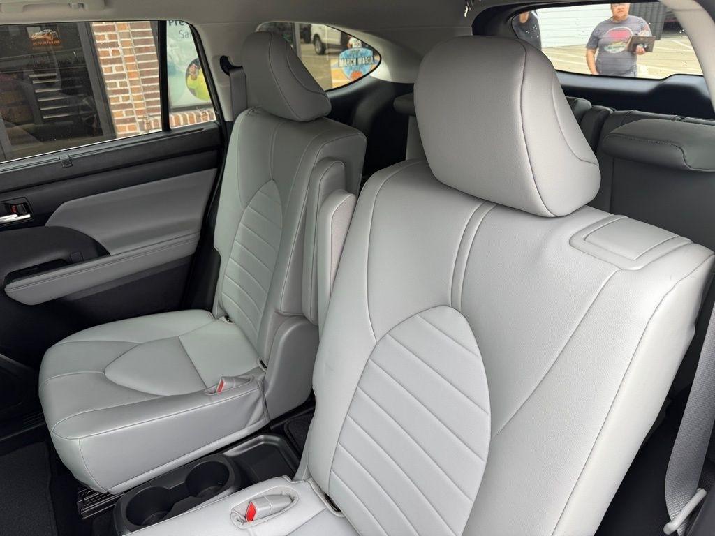 Toyota Highlander Hybrid  2022