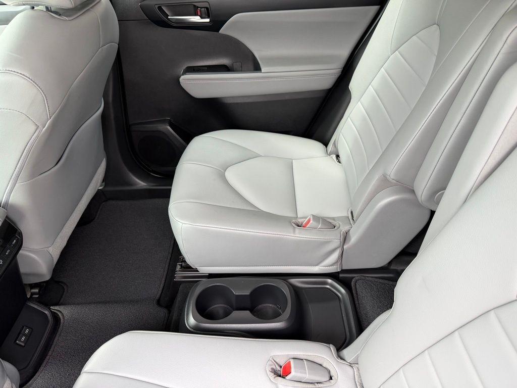 Toyota Highlander Hybrid  2022