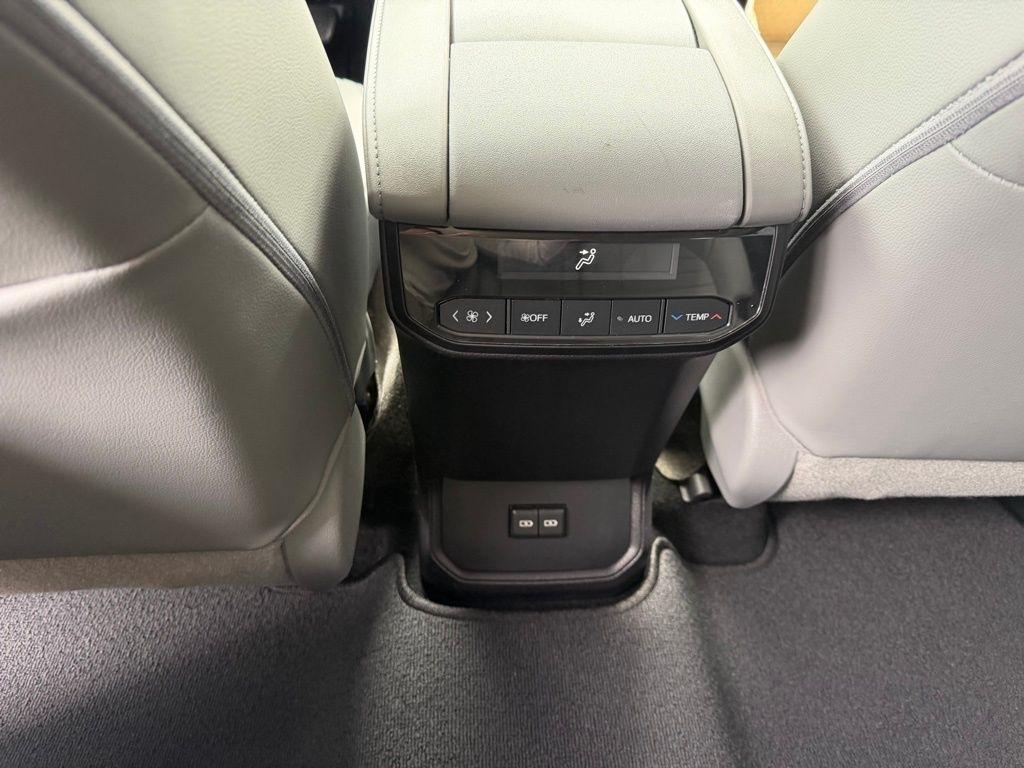 Toyota Highlander Hybrid  2022