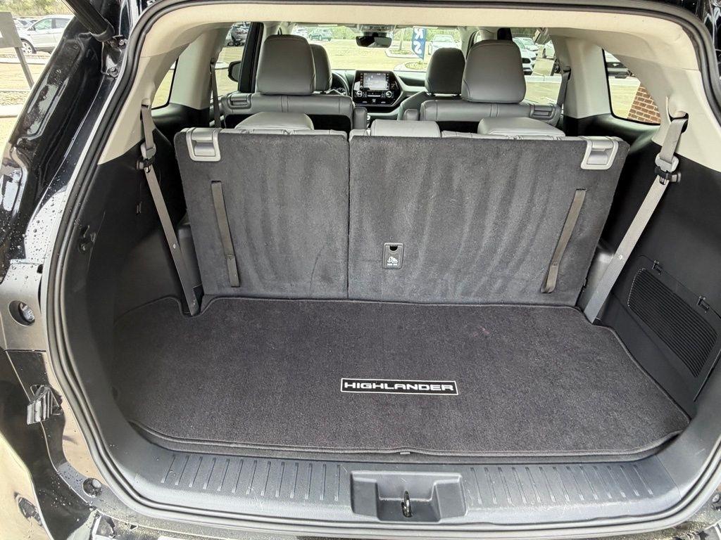 Toyota Highlander Hybrid  2022