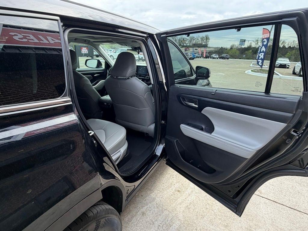 Toyota Highlander Hybrid  2022