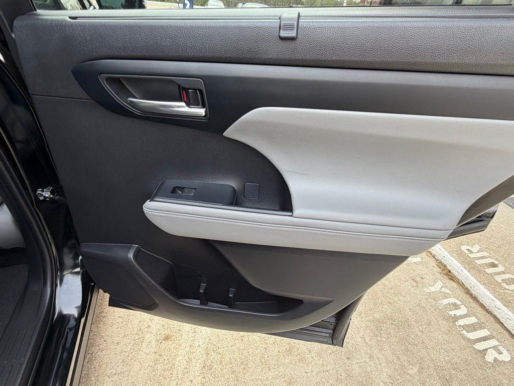 Toyota Highlander Hybrid  2022