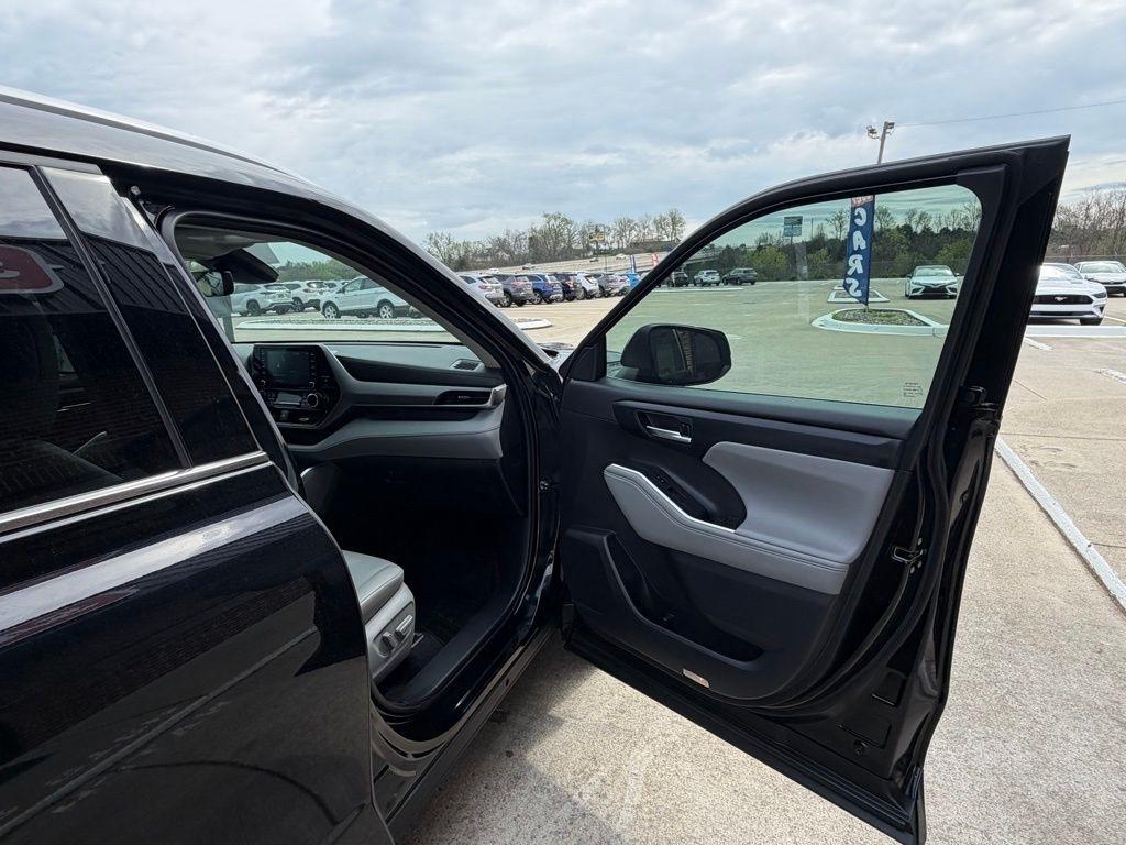 Toyota Highlander Hybrid  2022