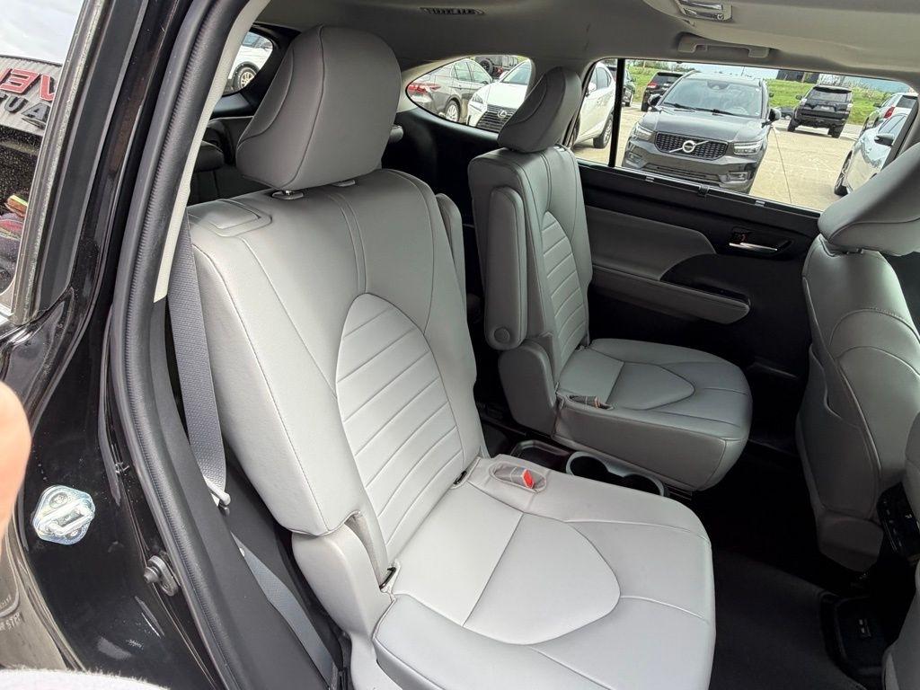 Toyota Highlander Hybrid  2022