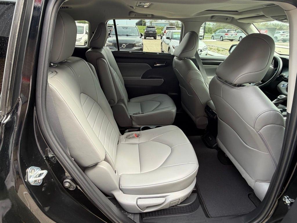 Toyota Highlander Hybrid  2022