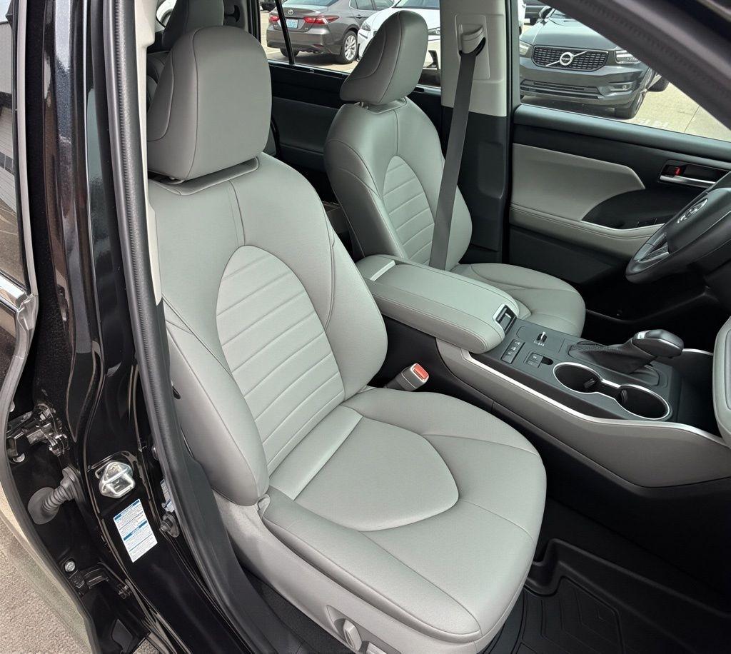 Toyota Highlander Hybrid  2022