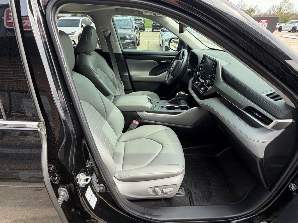 Toyota Highlander Hybrid  2022