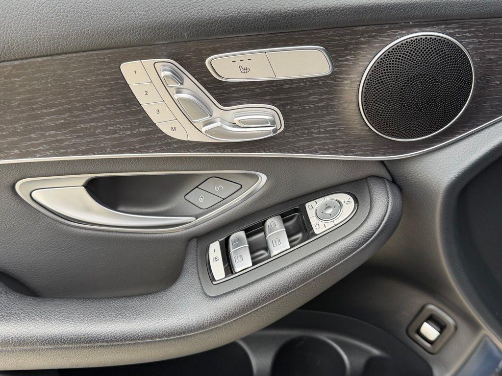 Mercedes-Benz GLC-Class  2022