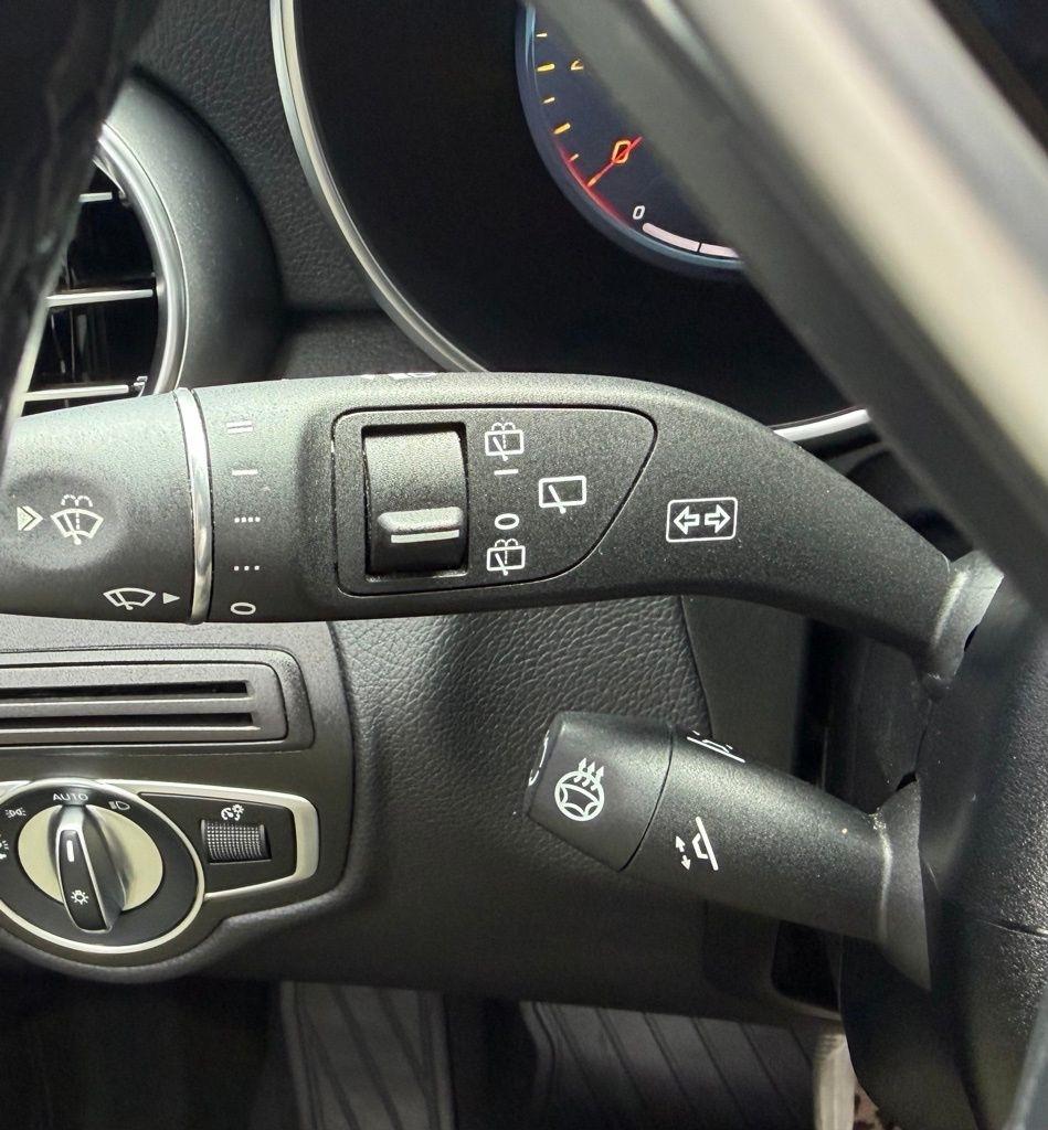 Mercedes-Benz GLC-Class  2022