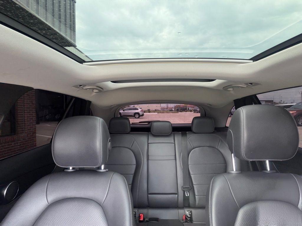 Mercedes-Benz GLC-Class  2022