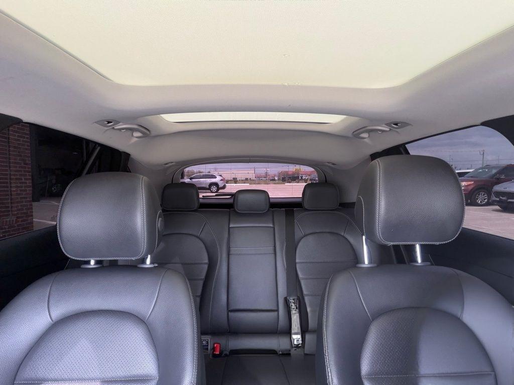 Mercedes-Benz GLC-Class  2022