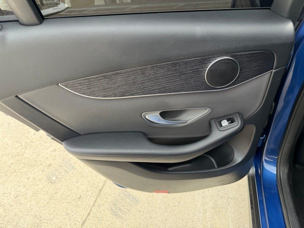 Mercedes-Benz GLC-Class  2022