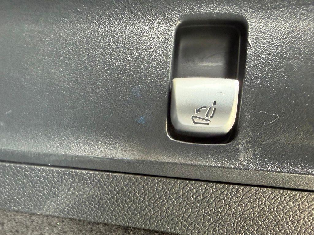 Mercedes-Benz GLC-Class  2022