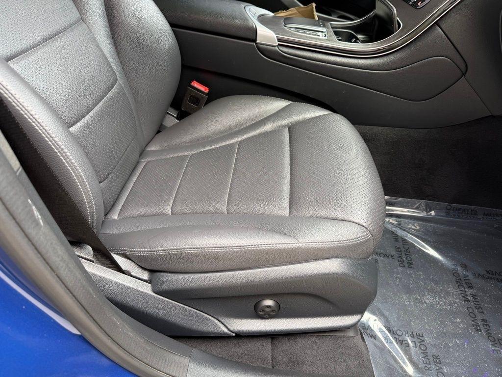 Mercedes-Benz GLC-Class  2022