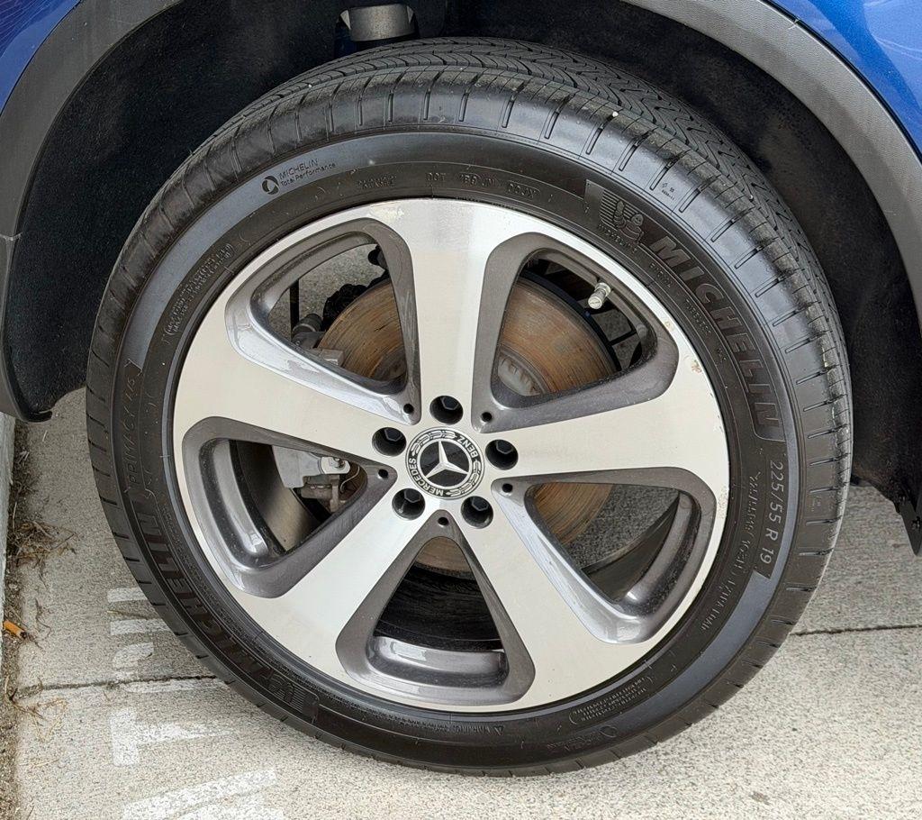 Mercedes-Benz GLC-Class  2022