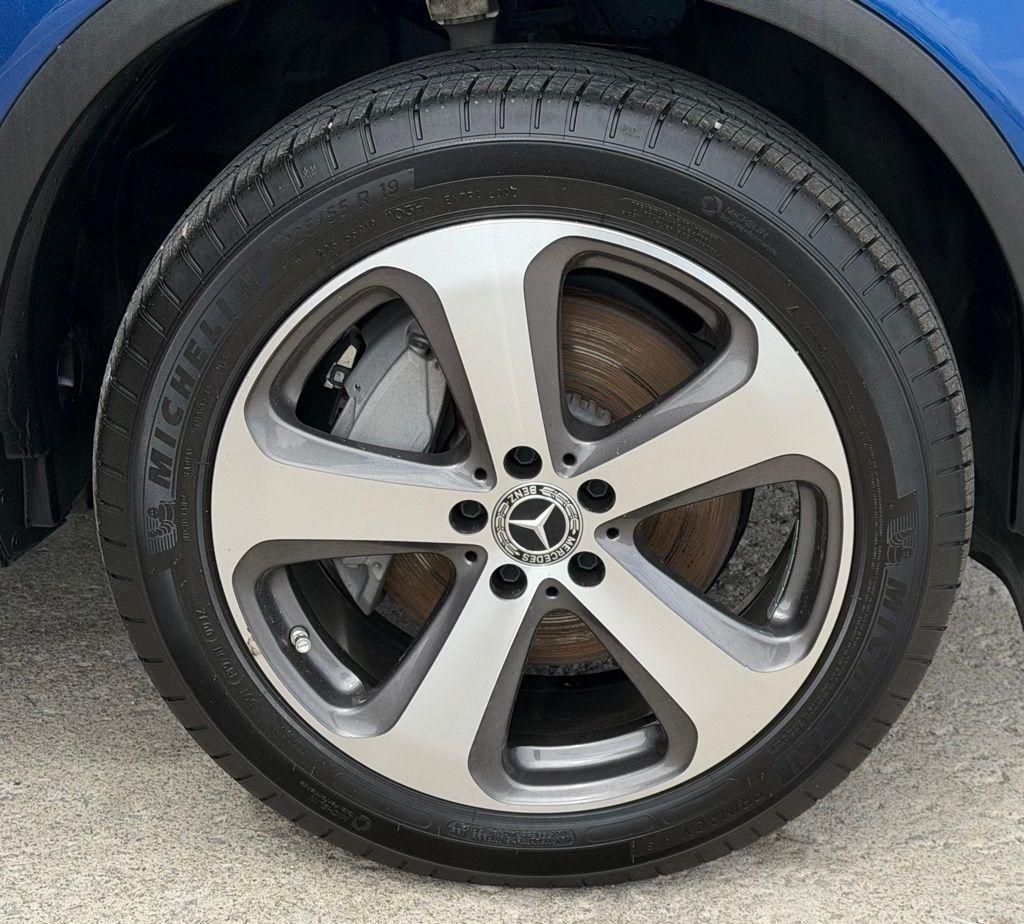 Mercedes-Benz GLC-Class  2022