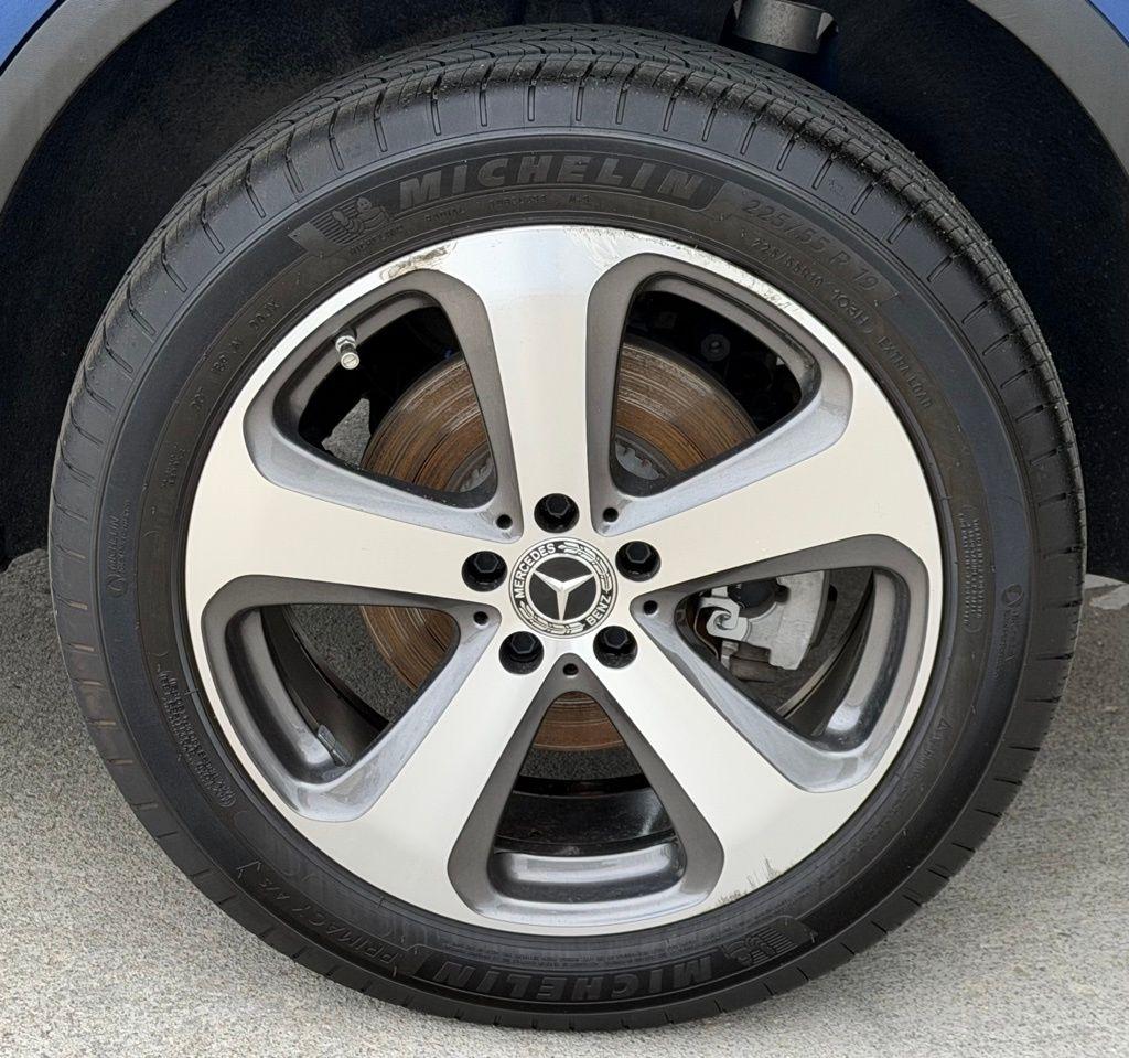 Mercedes-Benz GLC-Class  2022