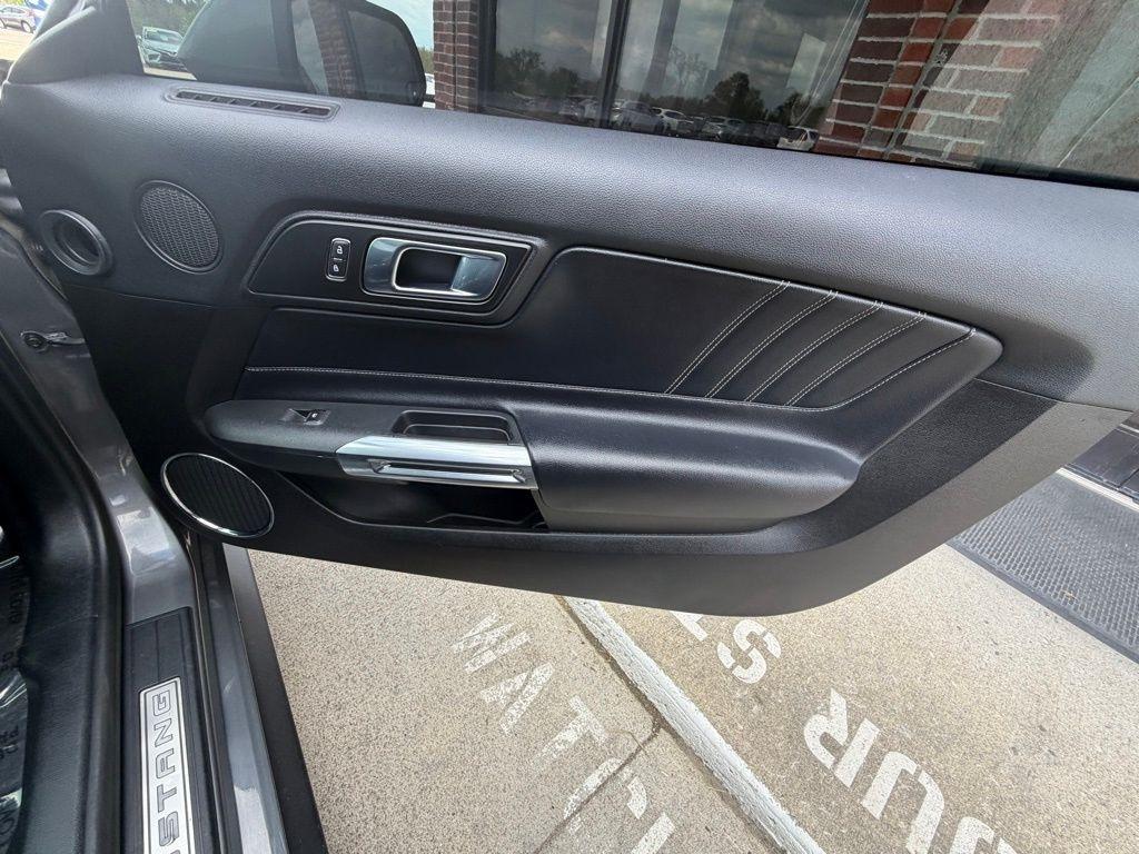 Ford Mustang  2021