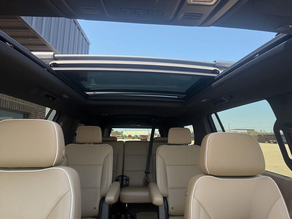Chevrolet Suburban  2023