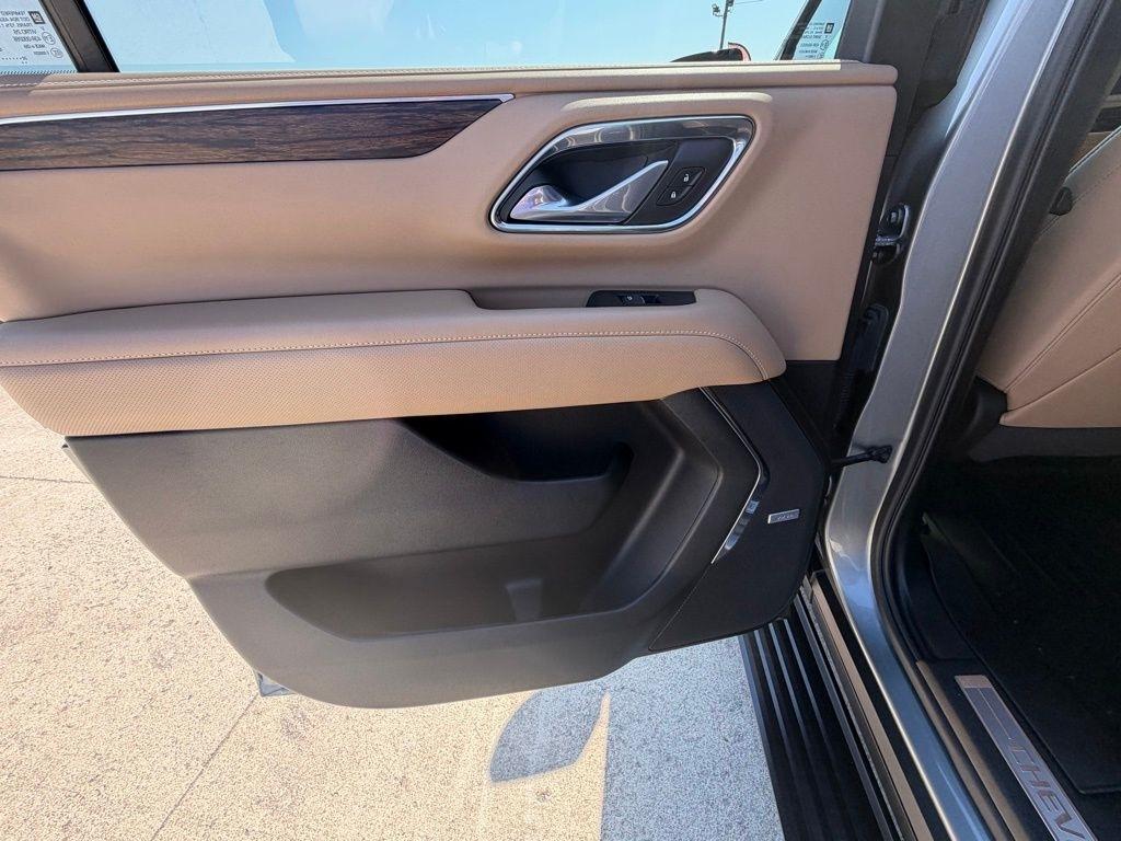 Chevrolet Suburban  2023