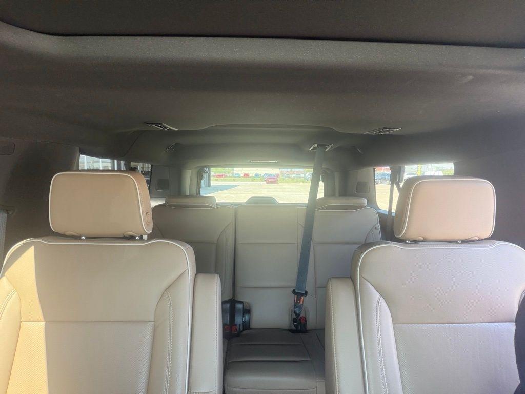 Chevrolet Suburban  2023