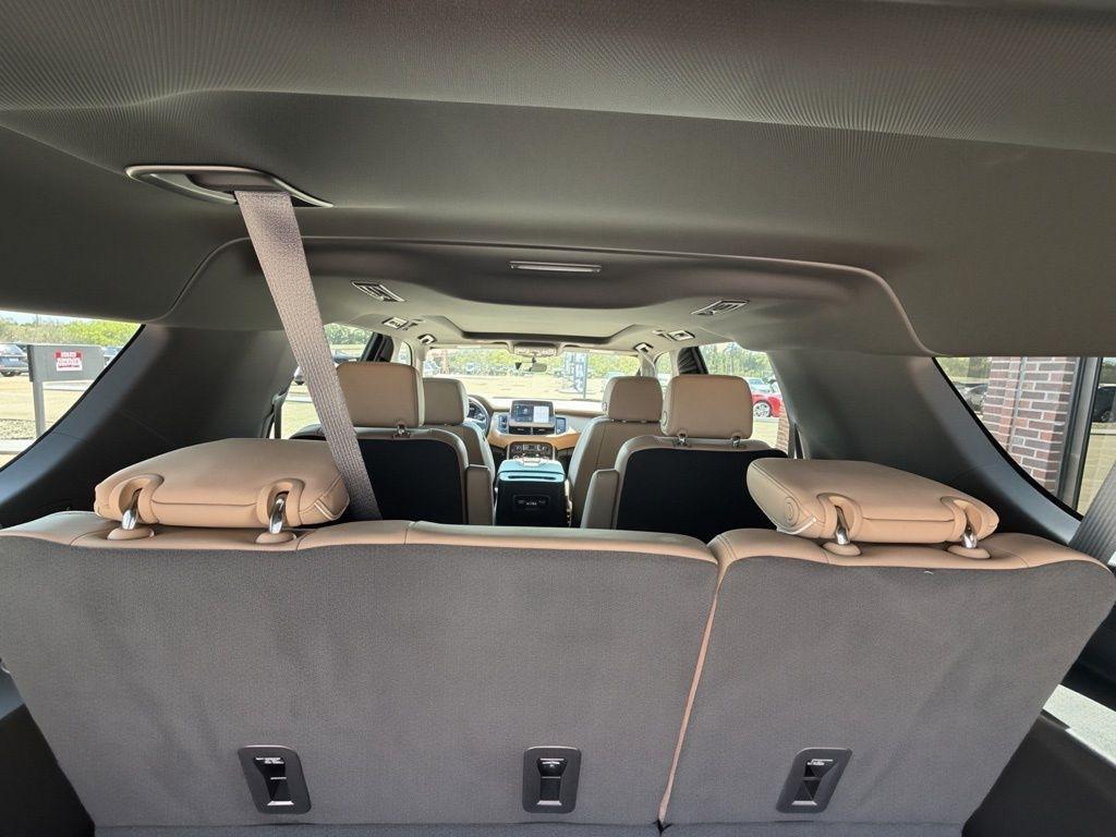 Chevrolet Suburban  2023