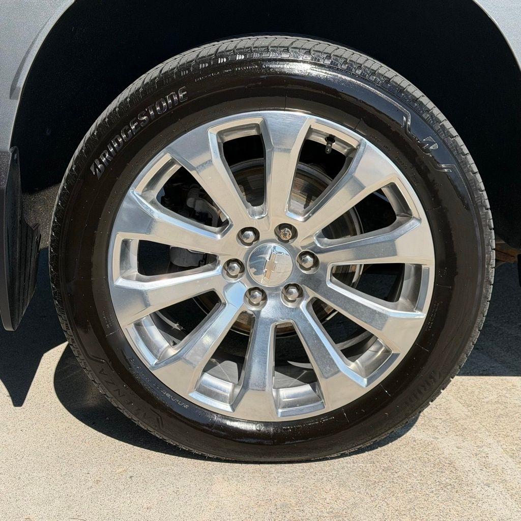 Chevrolet Suburban  2023
