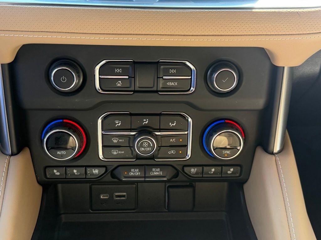Chevrolet Suburban  2023