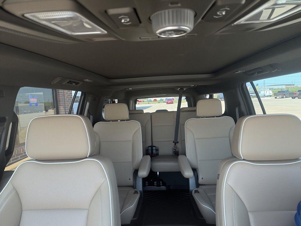 Chevrolet Suburban  2023