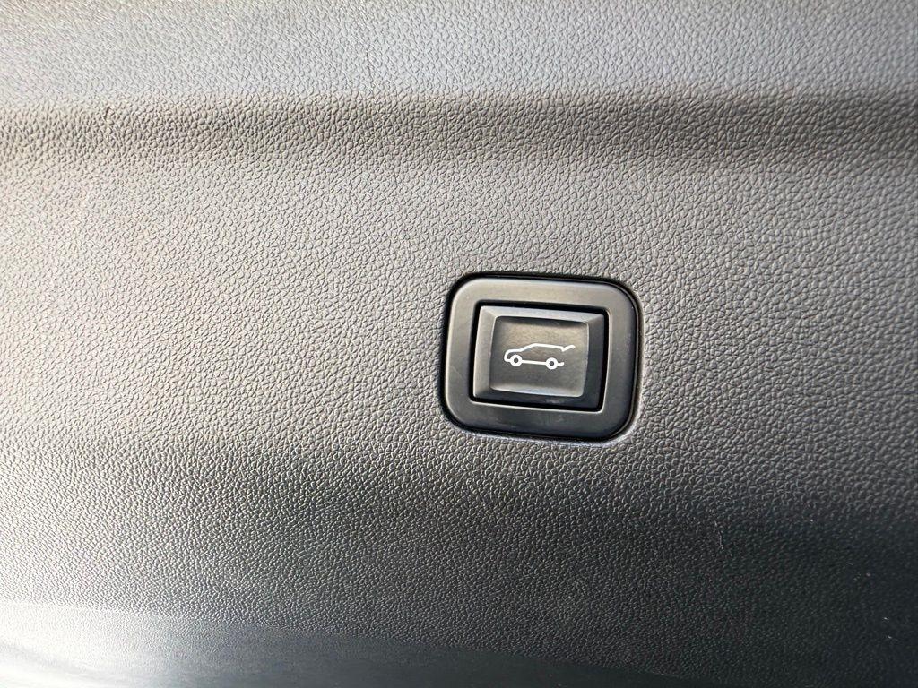 Chevrolet Suburban  2023
