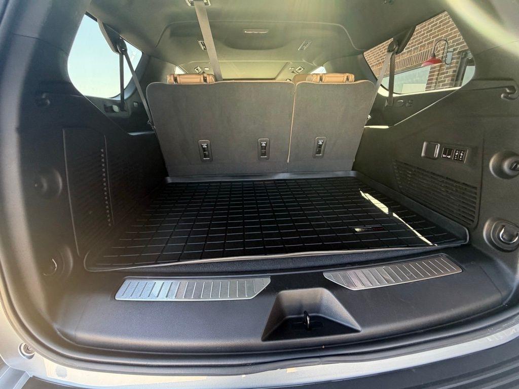 Chevrolet Suburban  2023