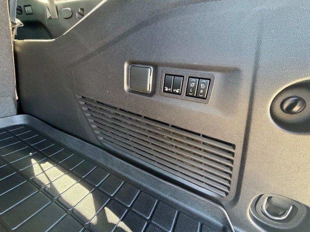 Chevrolet Suburban  2023