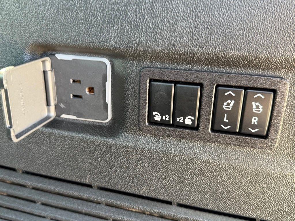 Chevrolet Suburban  2023