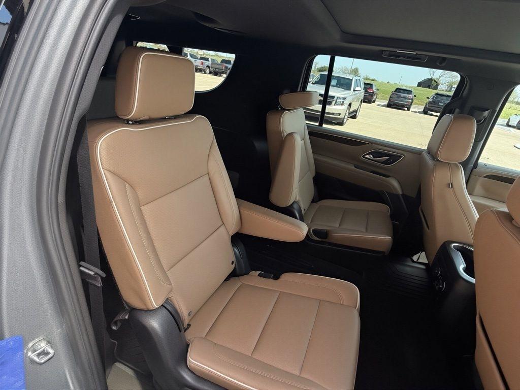 Chevrolet Suburban  2023