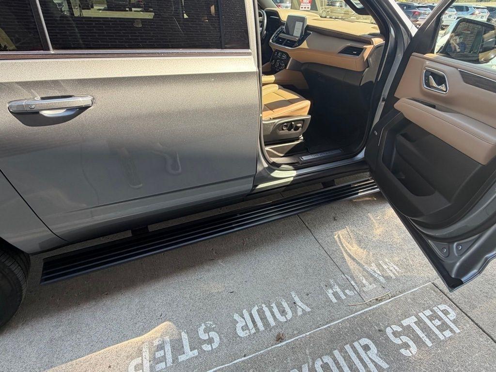 Chevrolet Suburban  2023