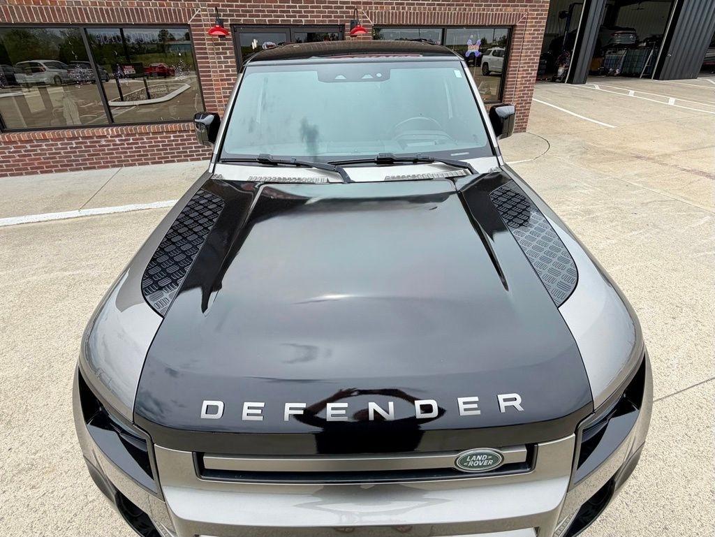 Land Rover Defender  2021