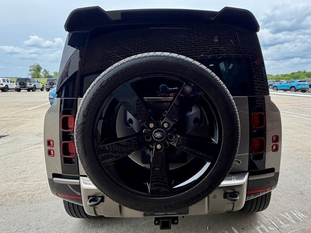 Land Rover Defender  2021