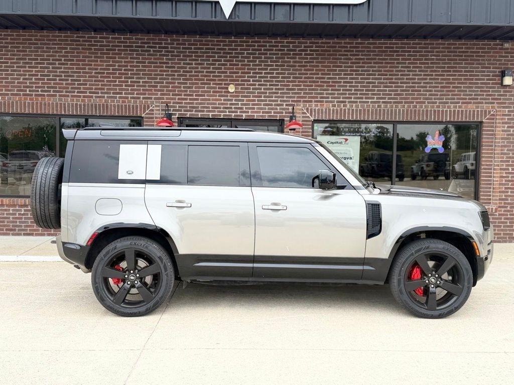 Land Rover Defender  2021
