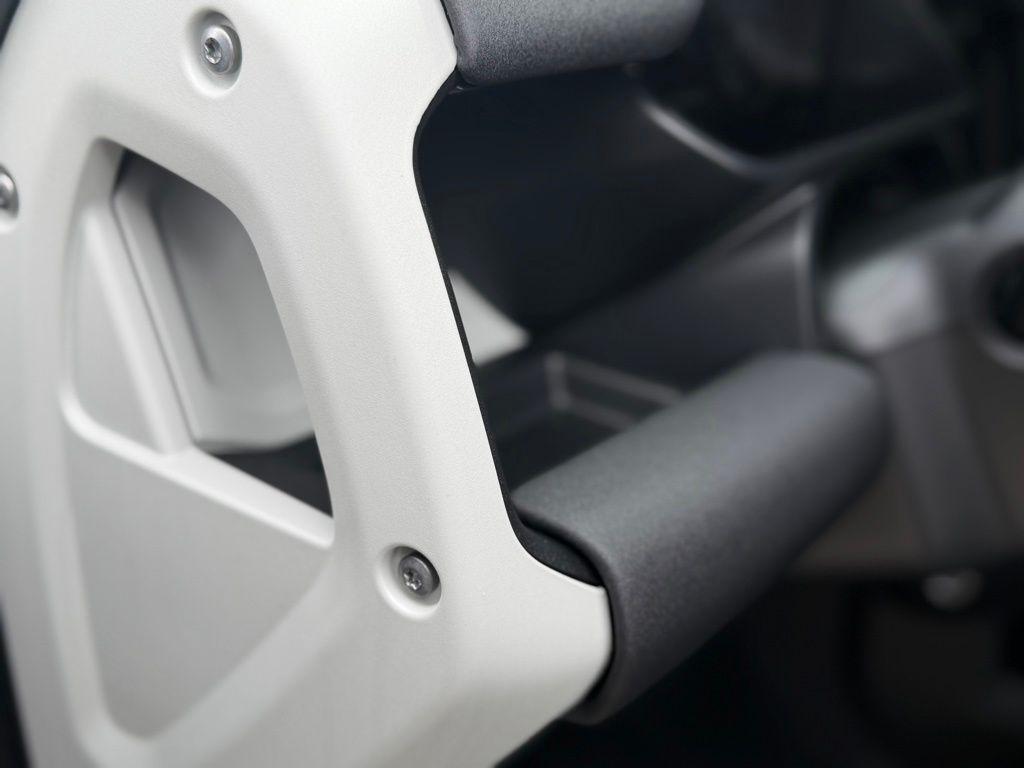 Land Rover Defender  2021