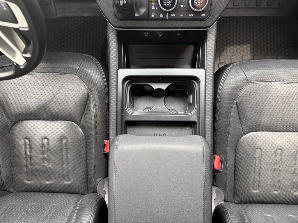Land Rover Defender  2021