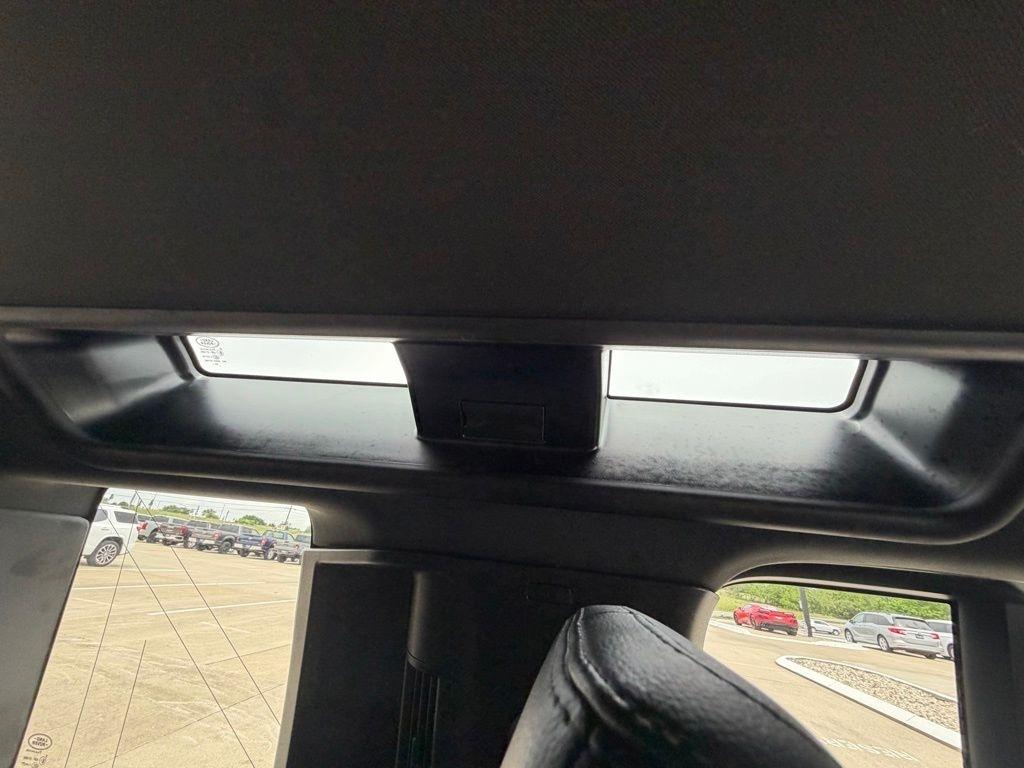 Land Rover Defender  2021