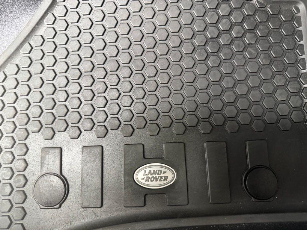 Land Rover Defender  2021