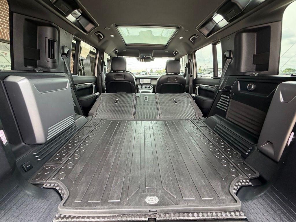 Land Rover Defender  2021