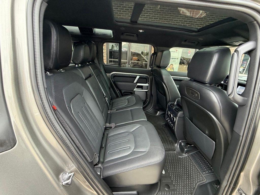 Land Rover Defender  2021