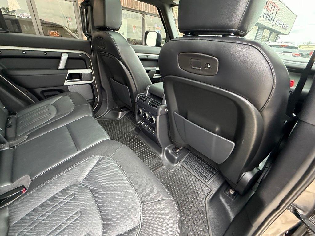 Land Rover Defender  2021