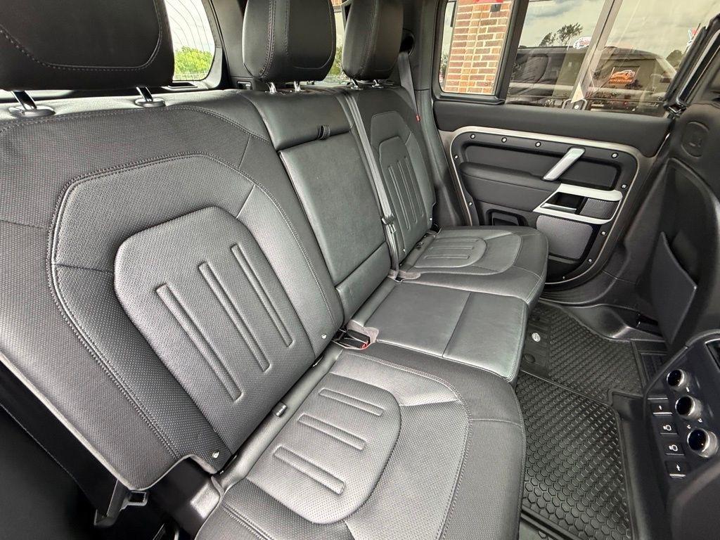 Land Rover Defender  2021
