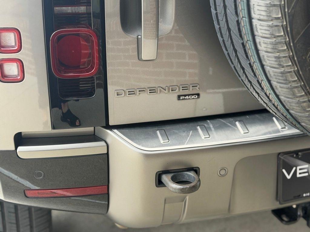 Land Rover Defender  2021
